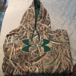 Like New Mossy Oak Under Armor Camo XL sweatshirt
